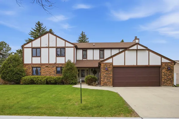 $589,000 | 171 North Woodcrest Drive North, Fargo, ND 58102