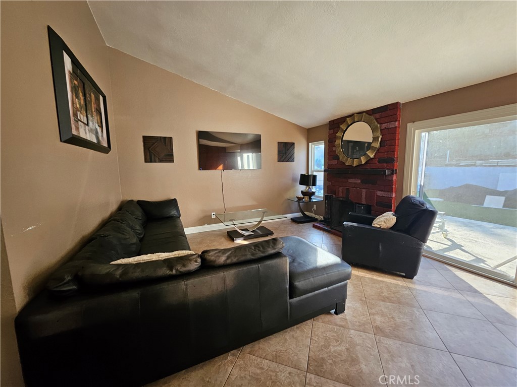 7907 Standish Avenue Riverside, CA 92509 - Photo 10 of 44 FAMILY ROOM