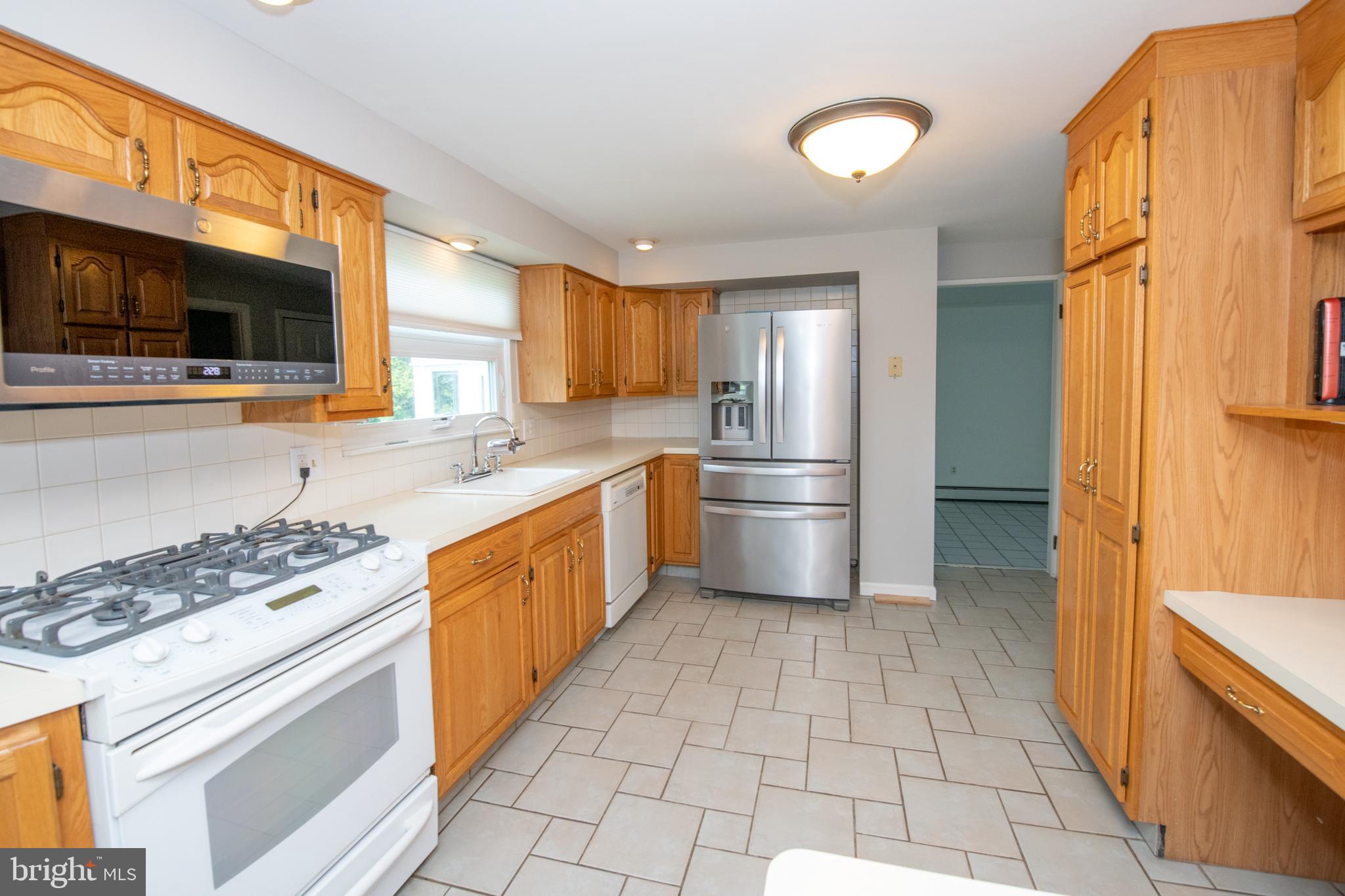 278 Kent Road Warminster, PA 18974 - Photo 6 of 22 Gallery Image 6