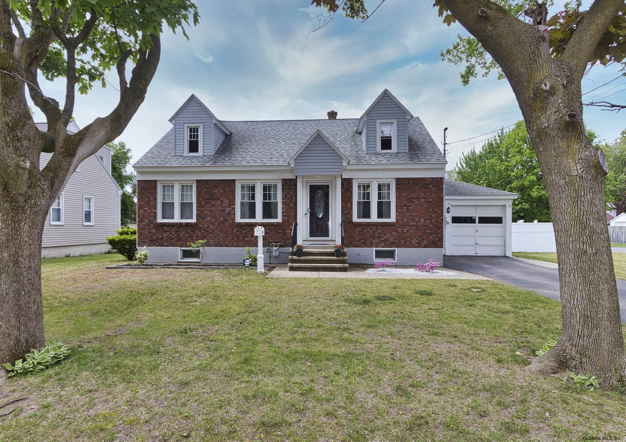 2069 Chepstow Road Rotterdam, NY 12303 - Photo 1 of 32 Photo 1