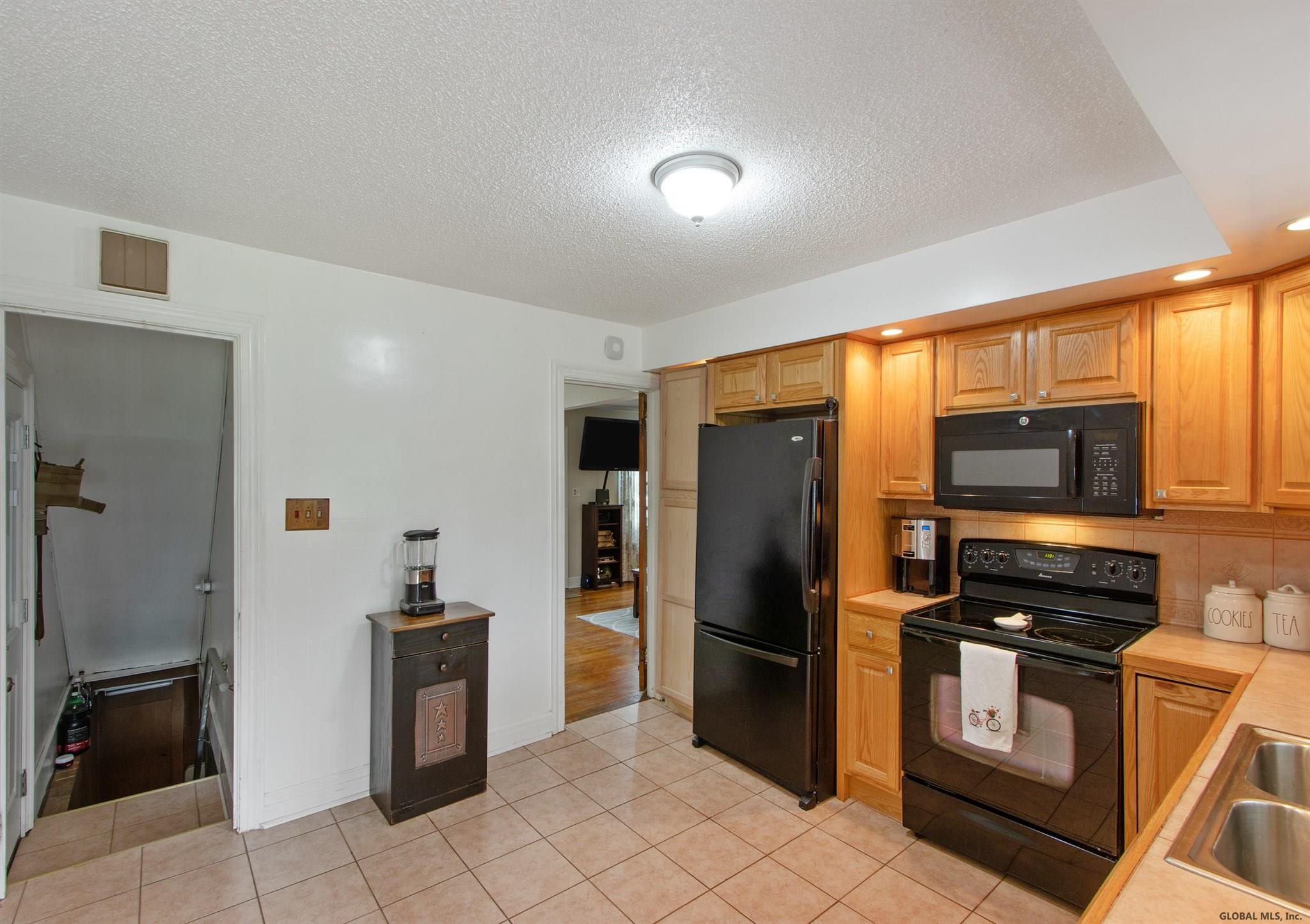 2069 Chepstow Road Rotterdam, NY 12303 - Photo 11 of 32 Photo 11
