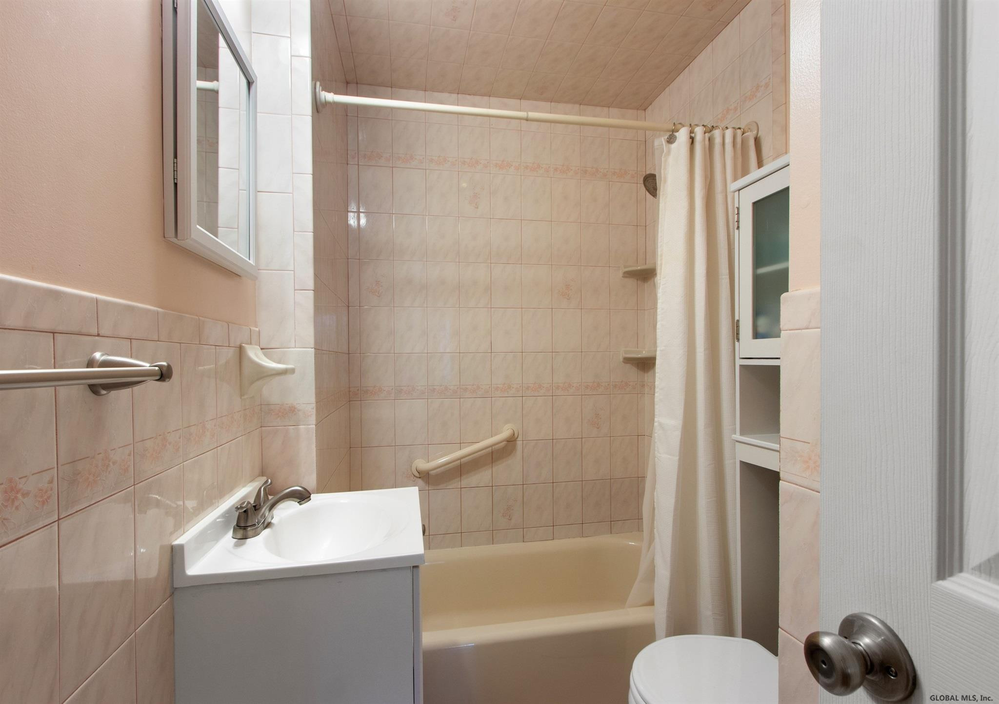 2069 Chepstow Road Rotterdam, NY 12303 - Photo 27 of 32 Photo 28