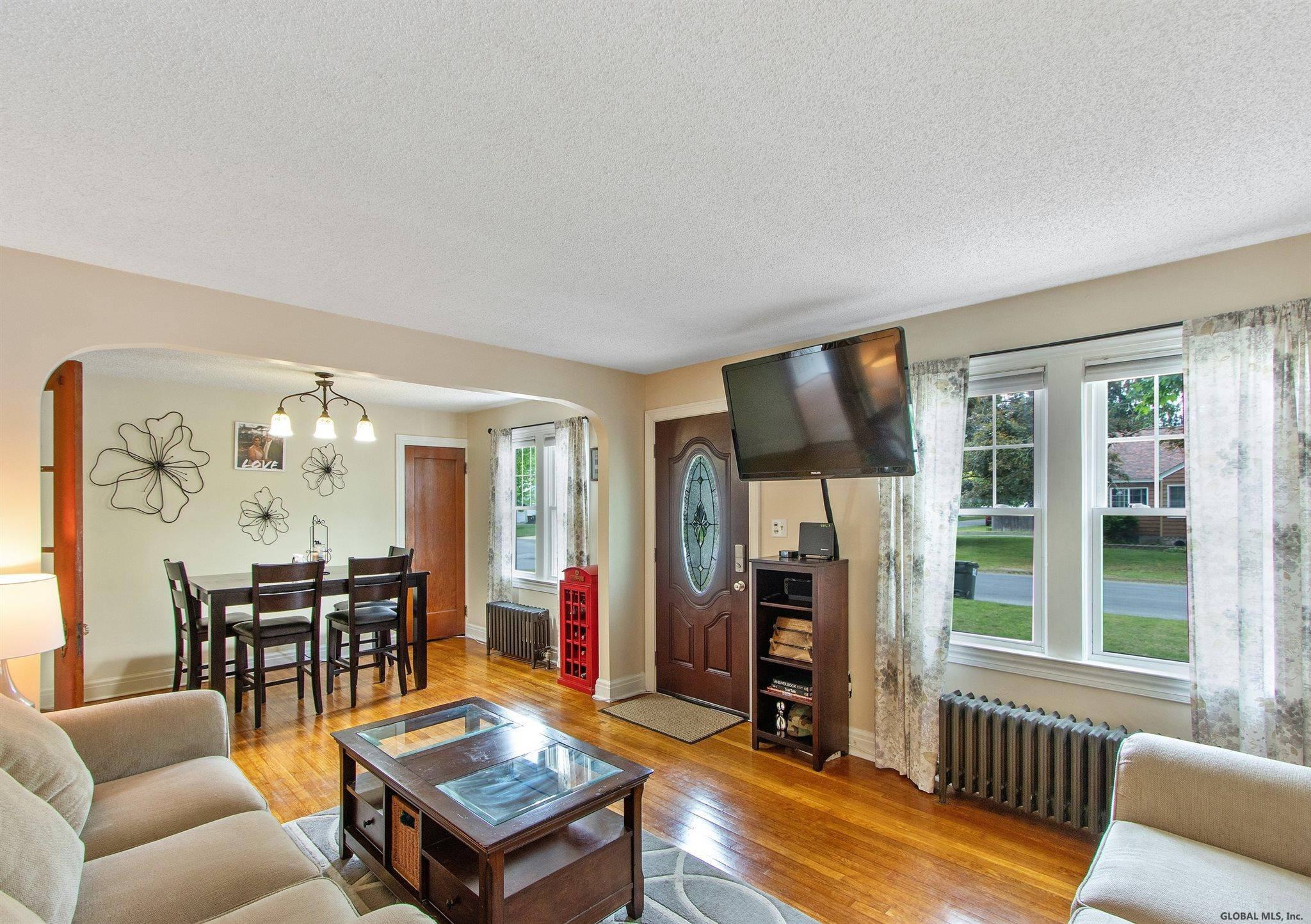 2069 Chepstow Road Rotterdam, NY 12303 - Photo 4 of 32 Photo 4