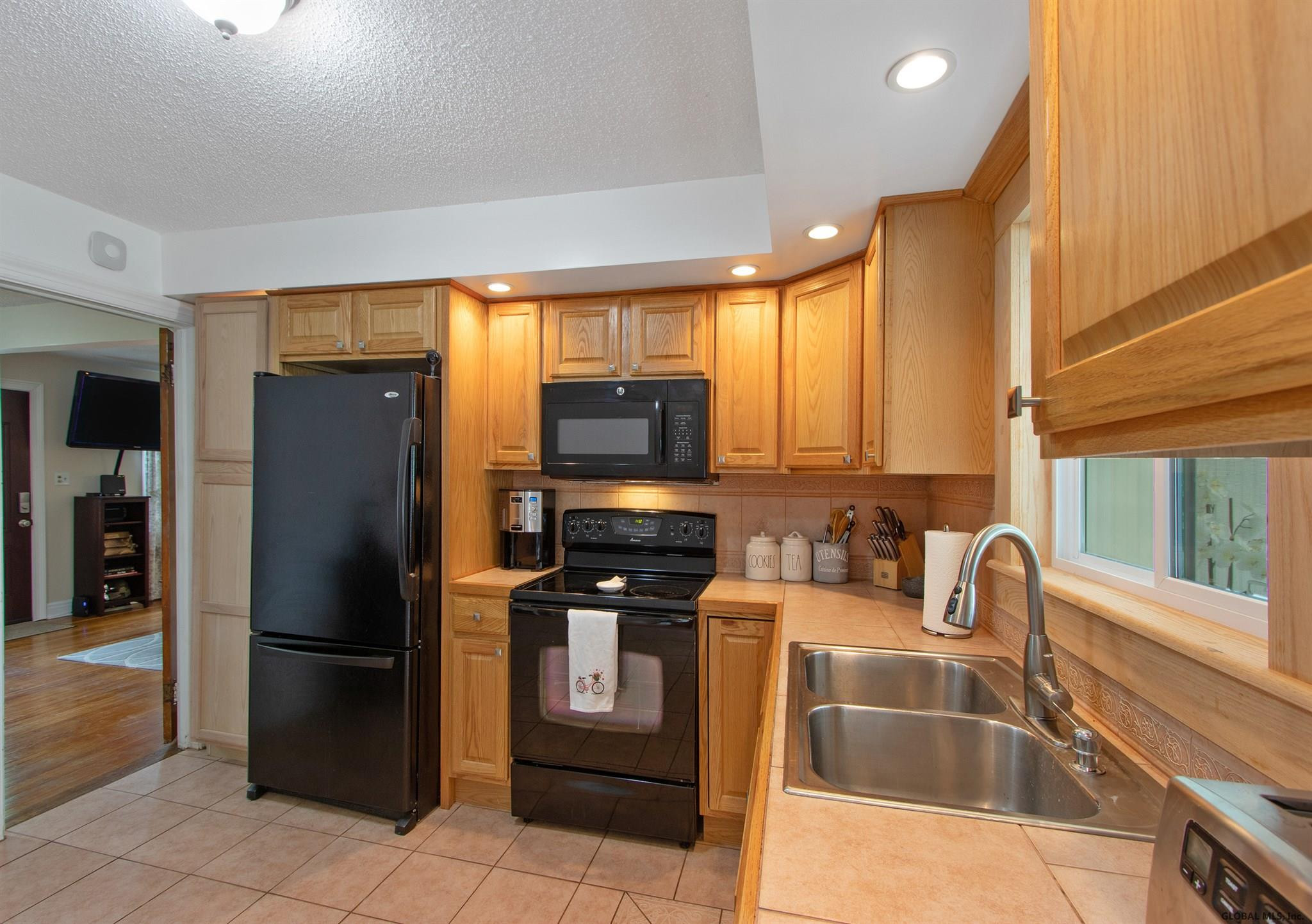 2069 Chepstow Road Rotterdam, NY 12303 - Photo 8 of 32 Photo 8