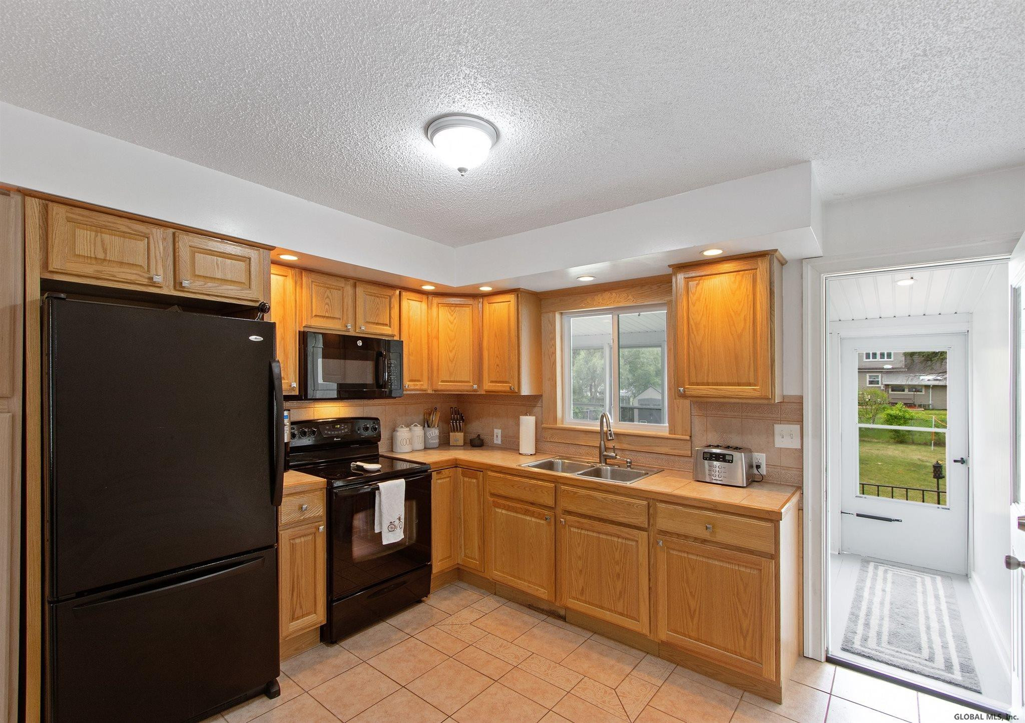 2069 Chepstow Road Rotterdam, NY 12303 - Photo 10 of 32 Photo 10