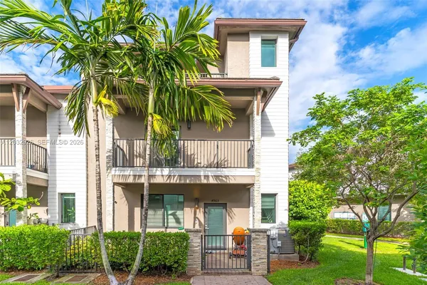 $890,000 | 4963 Northwest 83rd Path, Unit 4963, Doral, FL 33166