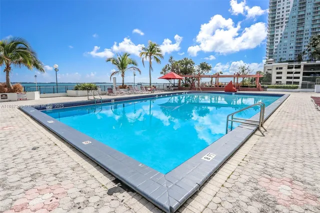 $350,000 | 801 Brickell Bay Drive, Unit 1569, Miami, FL 33131