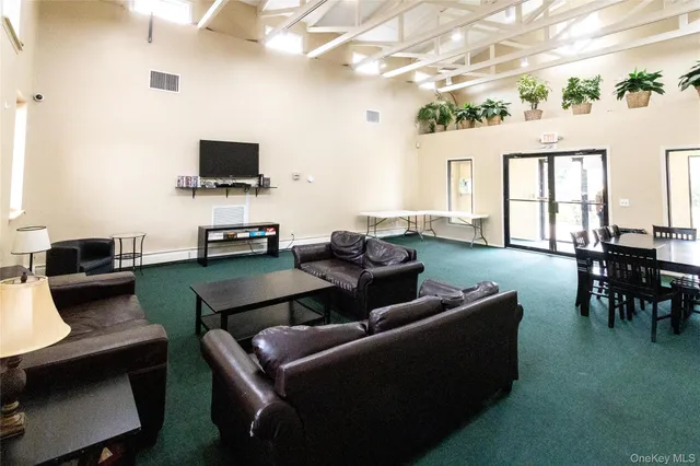 $269,316 | 2449 Union Boulevard, Unit 9B, Islip, NY 11751