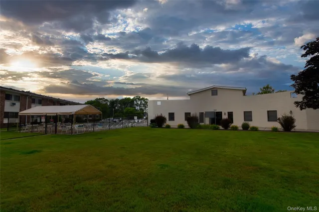 $269,316 | 2449 Union Boulevard, Unit 9B, Islip, NY 11751