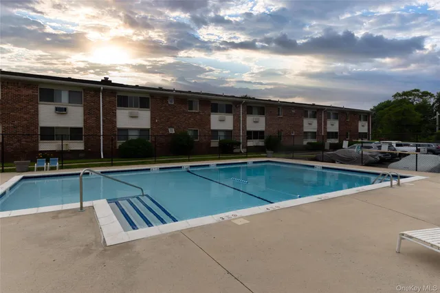 $269,316 | 2449 Union Boulevard, Unit 9B, Islip, NY 11751