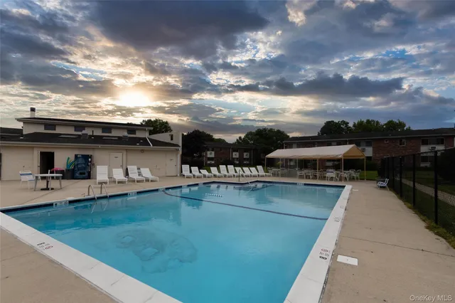 $269,316 | 2449 Union Boulevard, Unit 9B, Islip, NY 11751