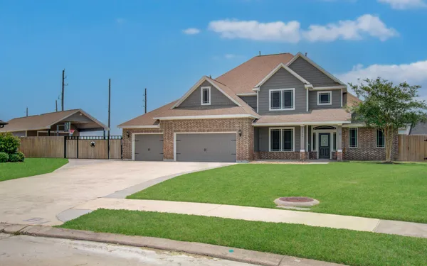 $649,000 | 14018 Hawthorne Circle, Mont Belvieu, TX 77523