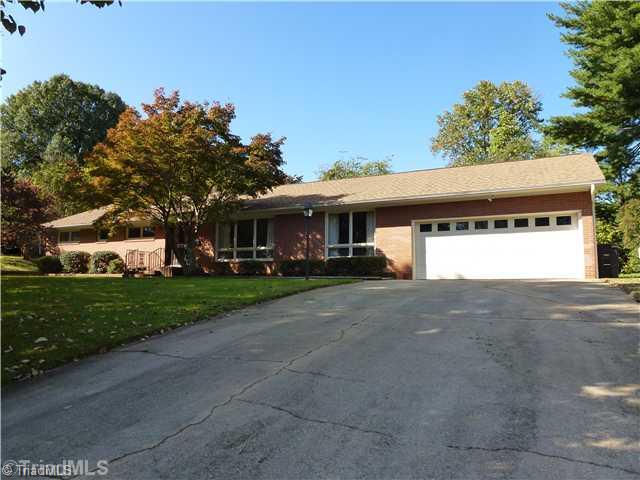 2804 Montclair Road Winston-Salem, NC 27106 - Photo 1 of 15 Exterior Front.