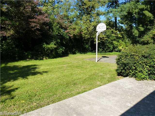 2804 Montclair Road Winston-Salem, NC 27106 - Photo 2 of 15 Yard/Garden.