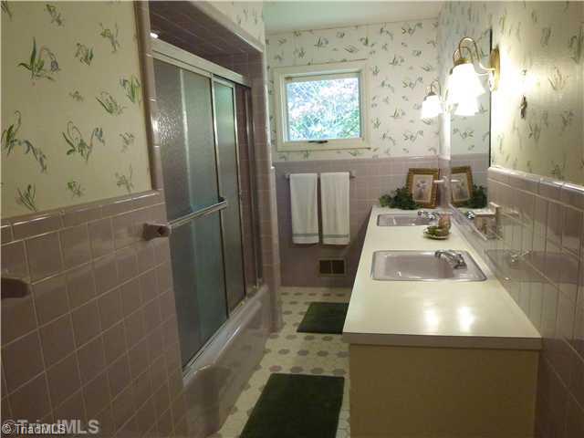 2804 Montclair Road Winston-Salem, NC 27106 - Photo 11 of 15 Other. Bathroom
