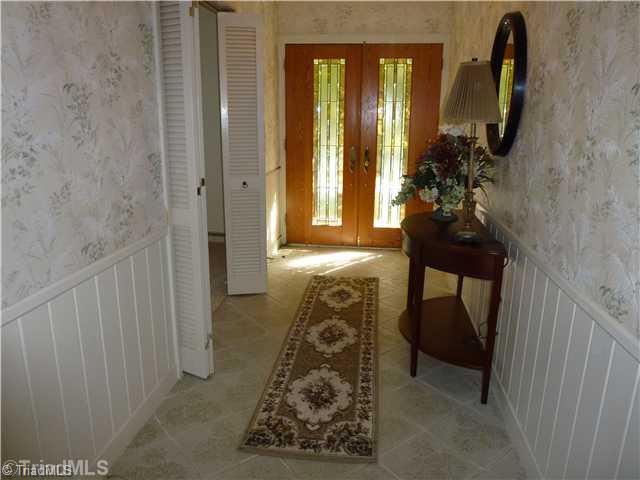 2804 Montclair Road Winston-Salem, NC 27106 - Photo 4 of 15 Entry.