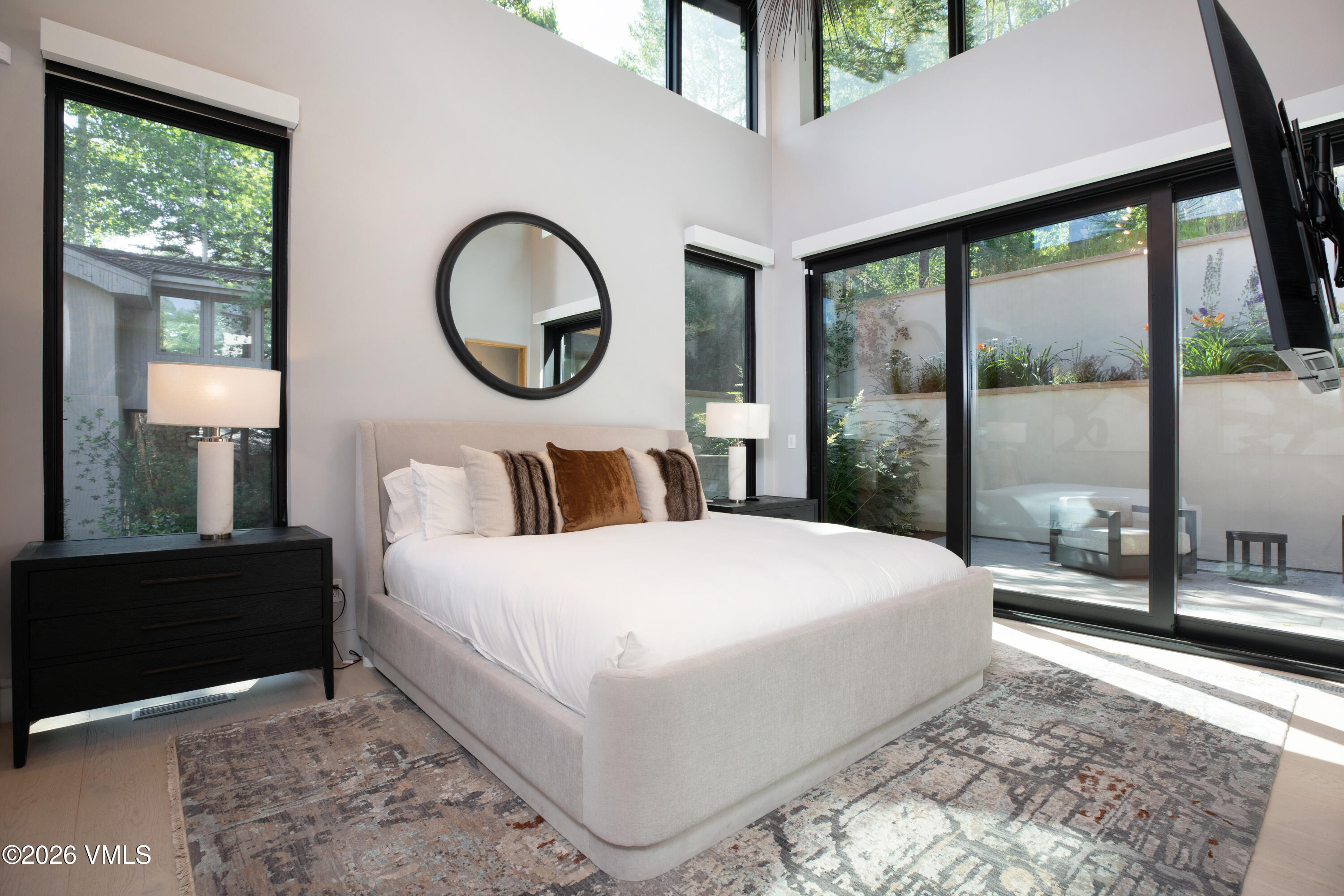 670 West Forest Road Vail, CO 81657 - Photo 16 of 34 2508_670_forest_interior_bed01