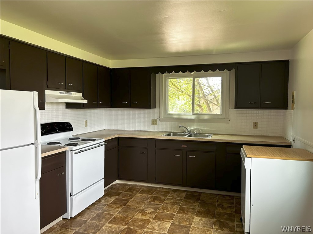 210 Meadowlawn Road Cheektowaga, NY 14225 - Photo 2 of 8