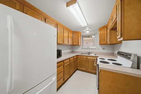 $230,000 | 33847 North Prospect Drive, Grayslake, IL 60030