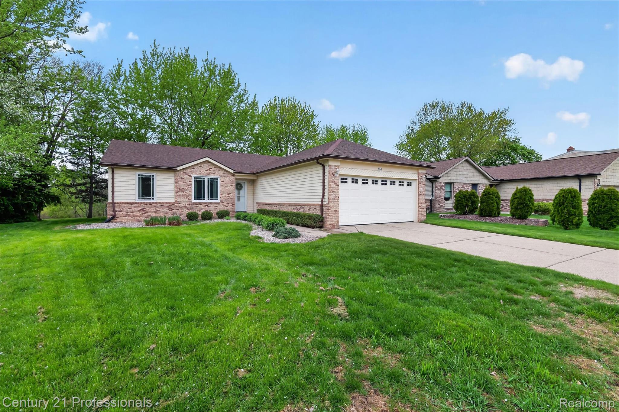 134 Foxboro Drive Rochester, MI 48309 - Photo 2 of 39 Ranch-style home with a front yard, concrete driveway, an attached garage, and brick siding