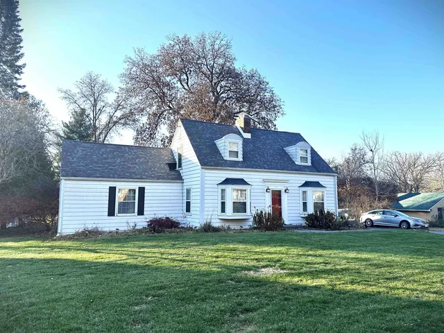 $339,900 | 1640 East Ridge Road, Beloit, WI 53511
