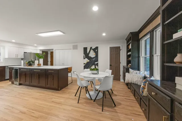 $569,900 | 2823 Cooper Court, Woodridge, IL 60517