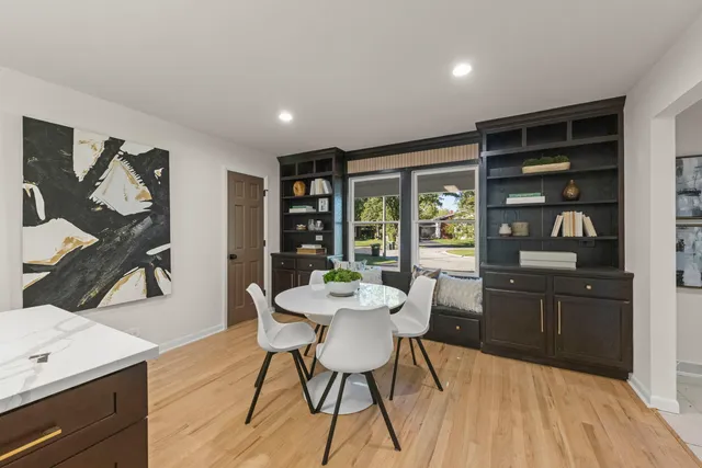 $569,900 | 2823 Cooper Court, Woodridge, IL 60517