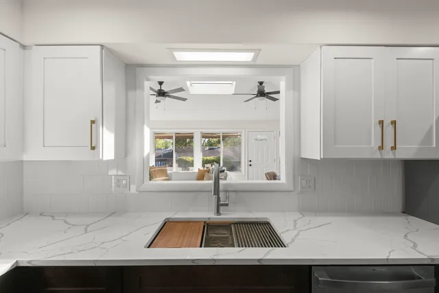 $569,900 | 2823 Cooper Court, Woodridge, IL 60517