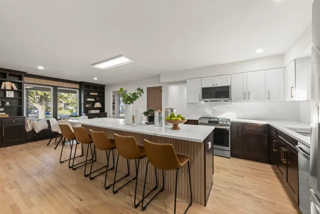 $569,900 | 2823 Cooper Court, Woodridge, IL 60517