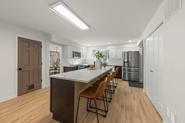 $569,900 | 2823 Cooper Court, Woodridge, IL 60517