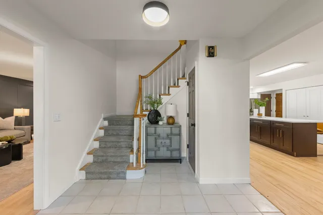 $569,900 | 2823 Cooper Court, Woodridge, IL 60517