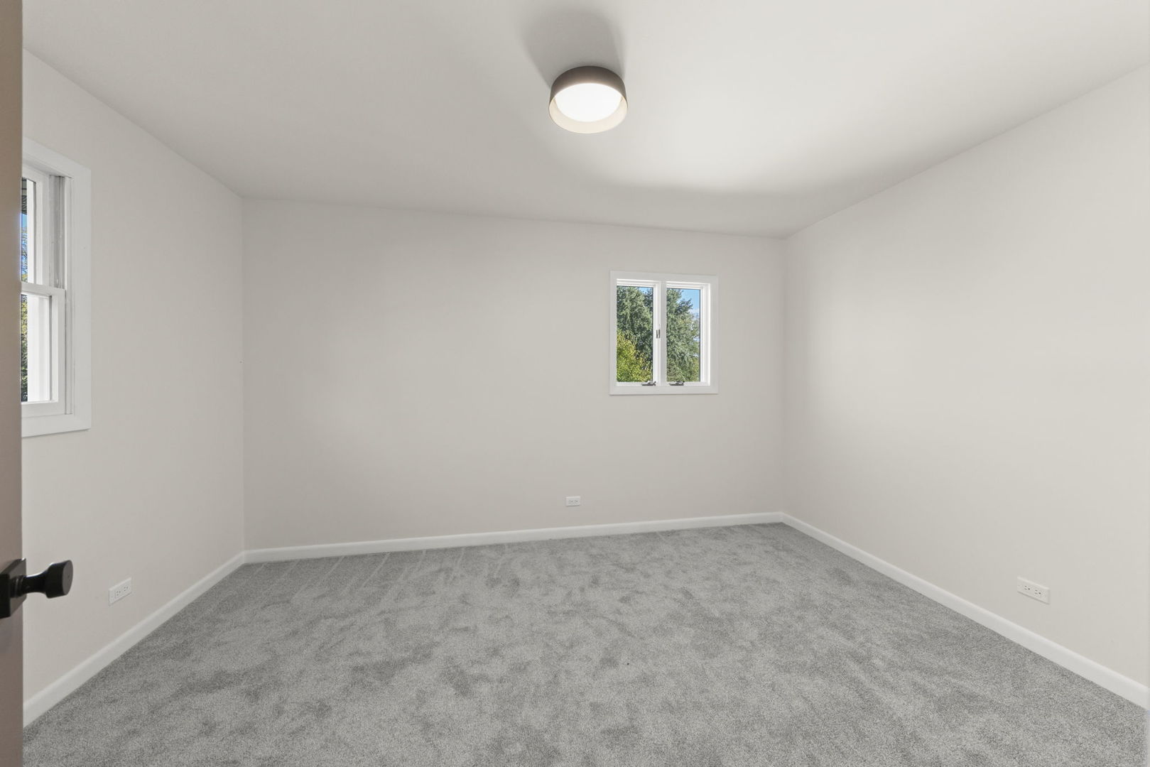 2823 Cooper Court Woodridge, IL 60517 - Photo 23 of 32 an empty room with a window