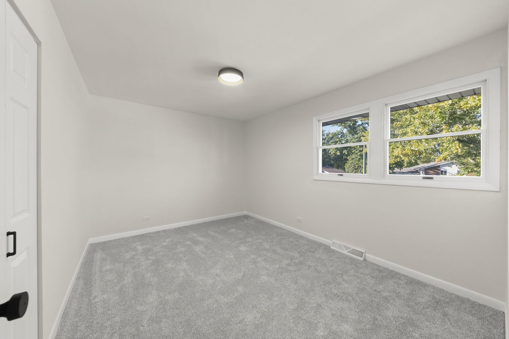 2823 Cooper Court Woodridge, IL 60517 - Photo 25 of 32 an empty room with windows