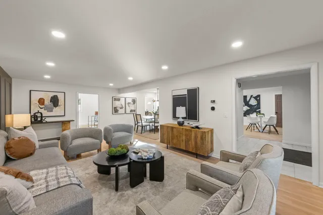 $569,900 | 2823 Cooper Court, Woodridge, IL 60517