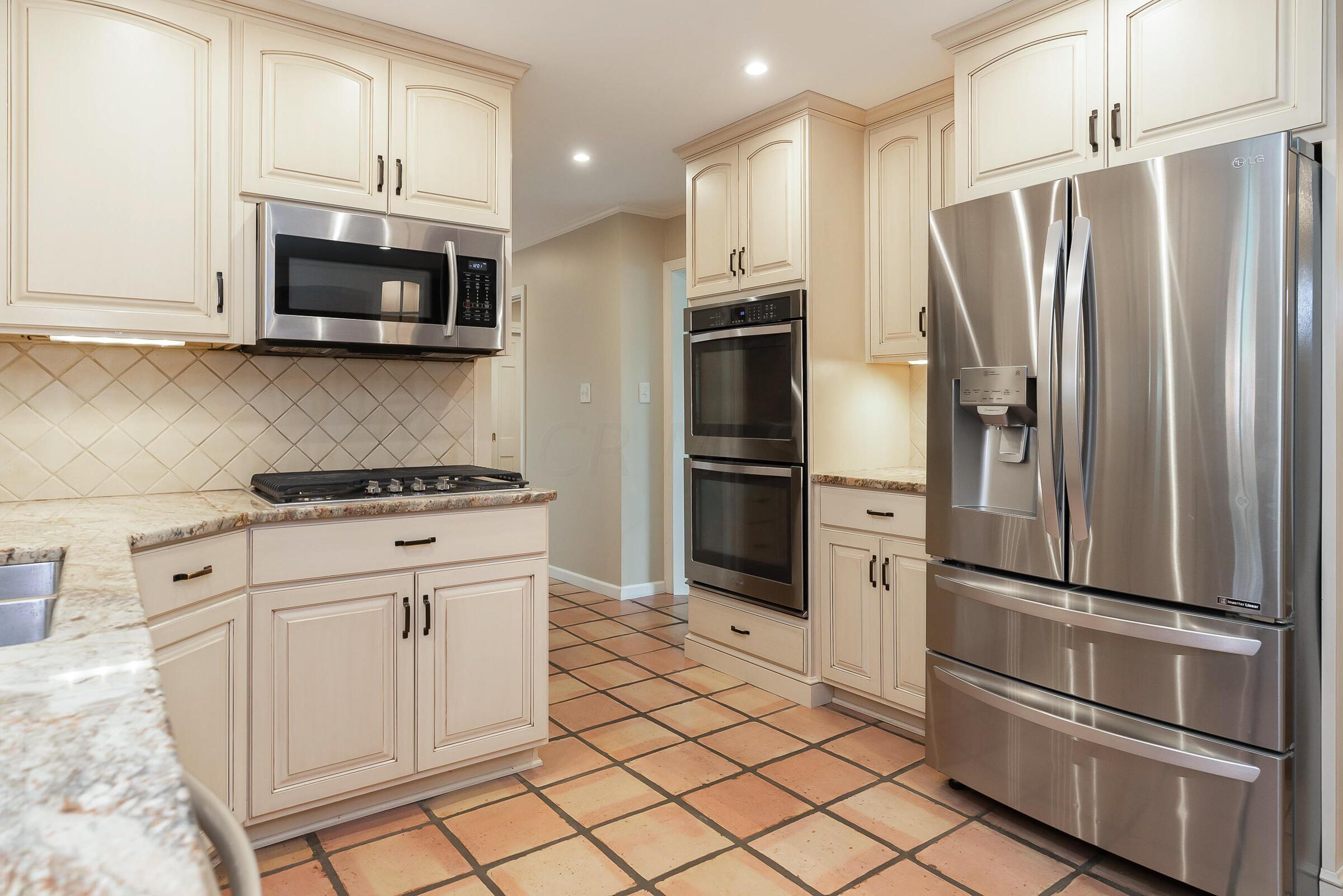 2211 Hadleigh Road Columbus, OH 43220 - Photo 9 of 51 Kitchen