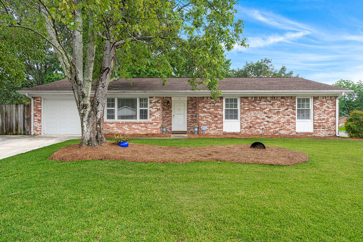 18 Kenilworth Road Goose Creek, SC 29445 - Photo 1 of 26 1