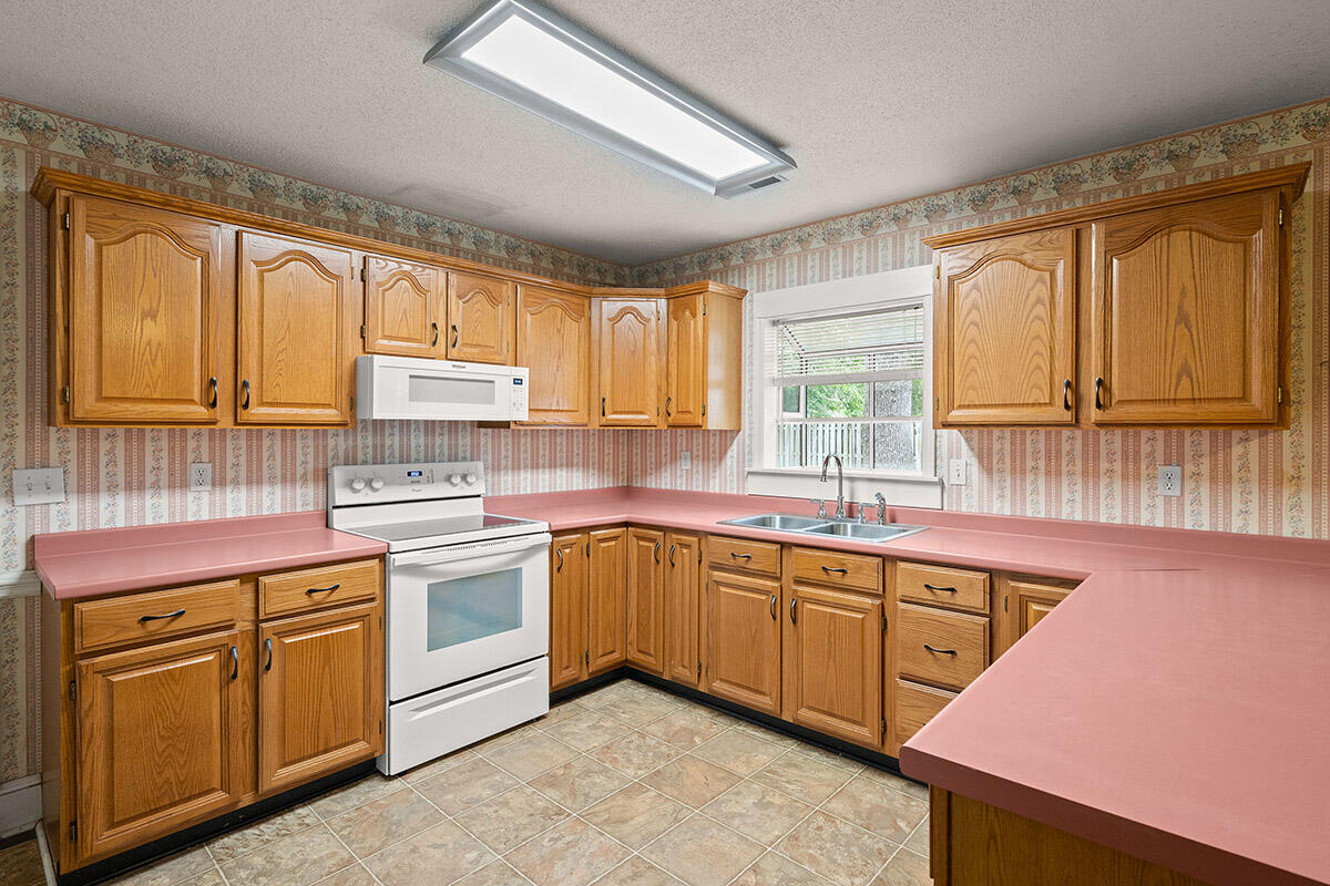 18 Kenilworth Road Goose Creek, SC 29445 - Photo 11 of 26 12