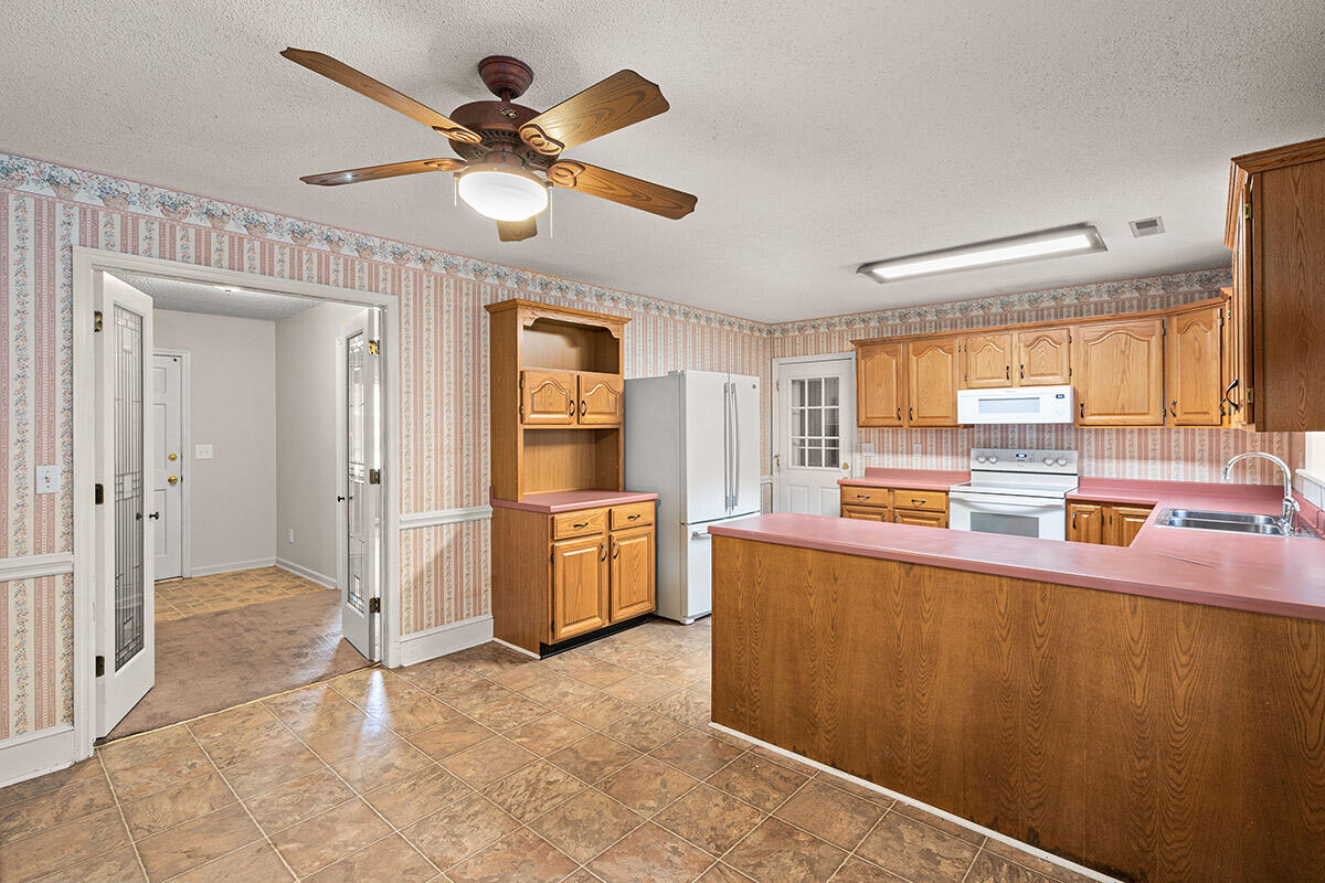 18 Kenilworth Road Goose Creek, SC 29445 - Photo 12 of 26 9