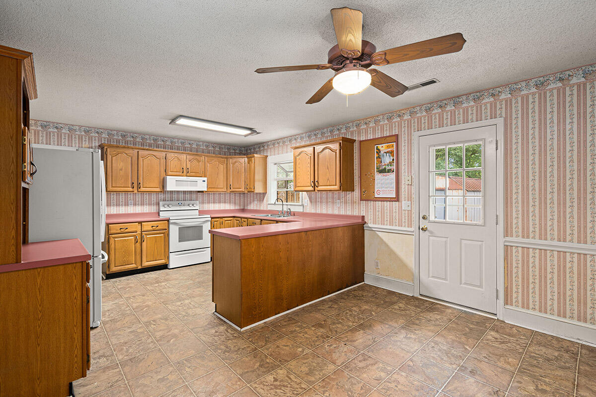 18 Kenilworth Road Goose Creek, SC 29445 - Photo 9 of 26 10