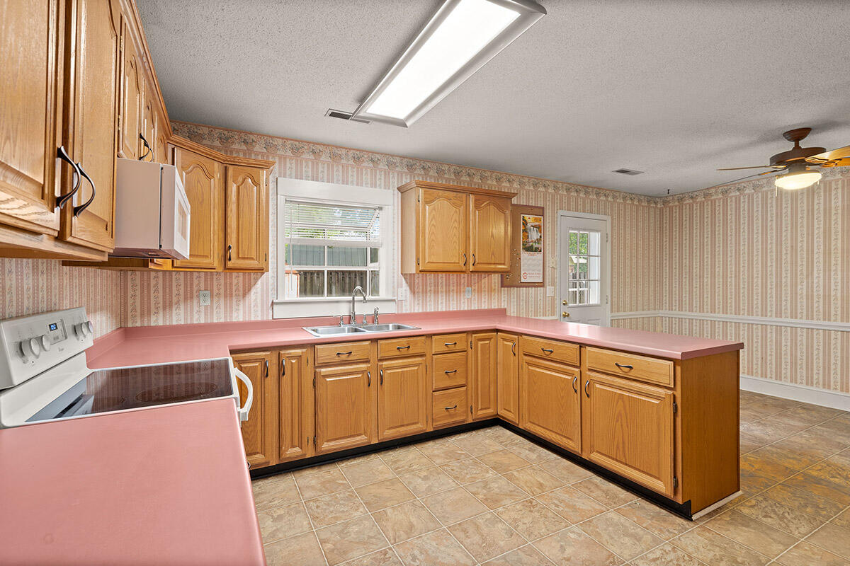 18 Kenilworth Road Goose Creek, SC 29445 - Photo 10 of 26 13