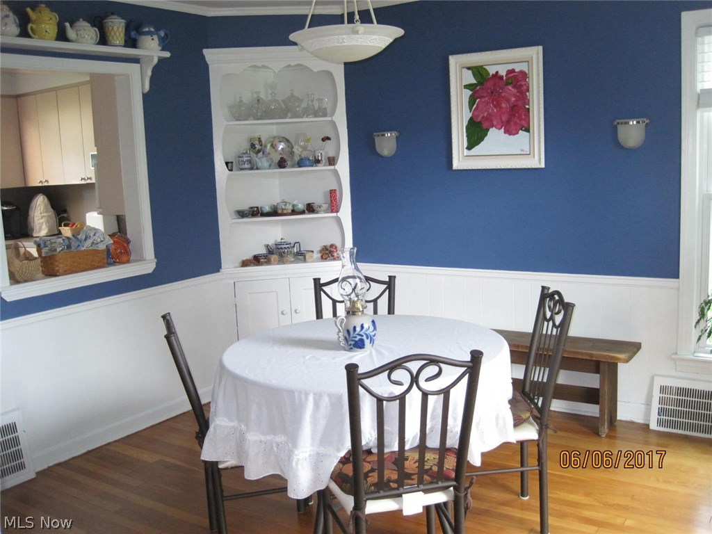 4458 Silsby Road University Heights, OH 44118 - Photo 2 of 19 Wonderful bright dining room