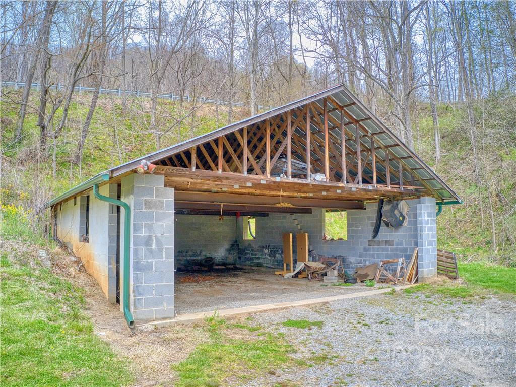 2418 Pigeon Road Waynesville, NC 28786 - Photo 12 of 32 Gallery Image 12