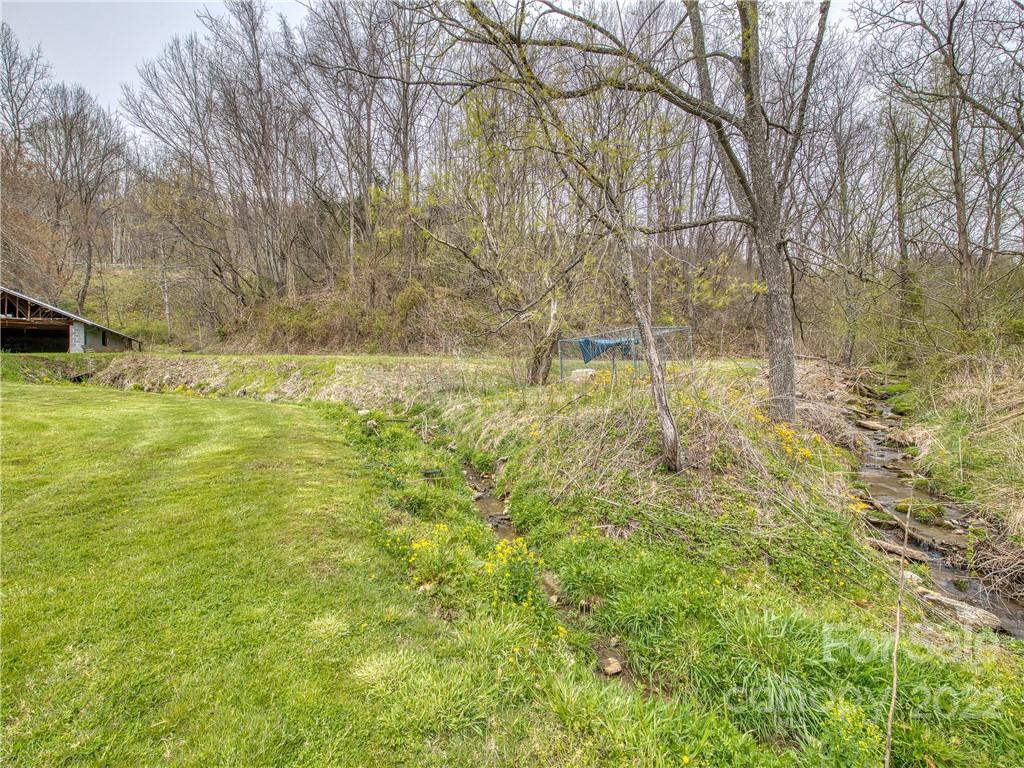 2418 Pigeon Road Waynesville, NC 28786 - Photo 13 of 32 Gallery Image 13