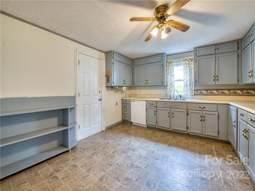 2418 Pigeon Road Waynesville, NC 28786 - Photo 21 of 32 Gallery Image 21