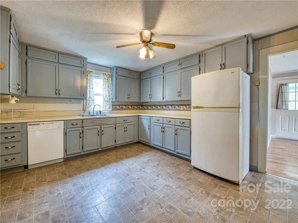 2418 Pigeon Road Waynesville, NC 28786 - Photo 22 of 32 Gallery Image 22