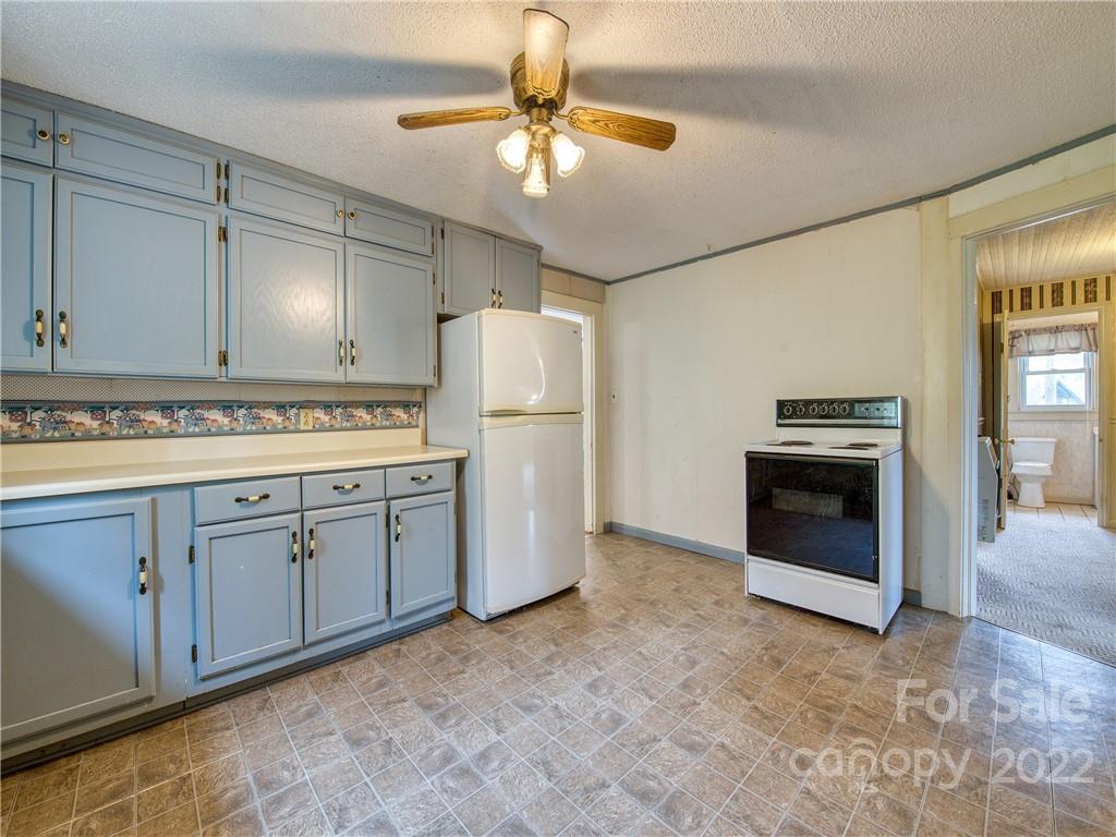 2418 Pigeon Road Waynesville, NC 28786 - Photo 23 of 32 Gallery Image 23