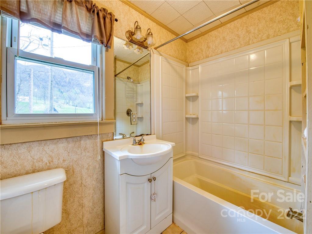 2418 Pigeon Road Waynesville, NC 28786 - Photo 28 of 32 Gallery Image 28