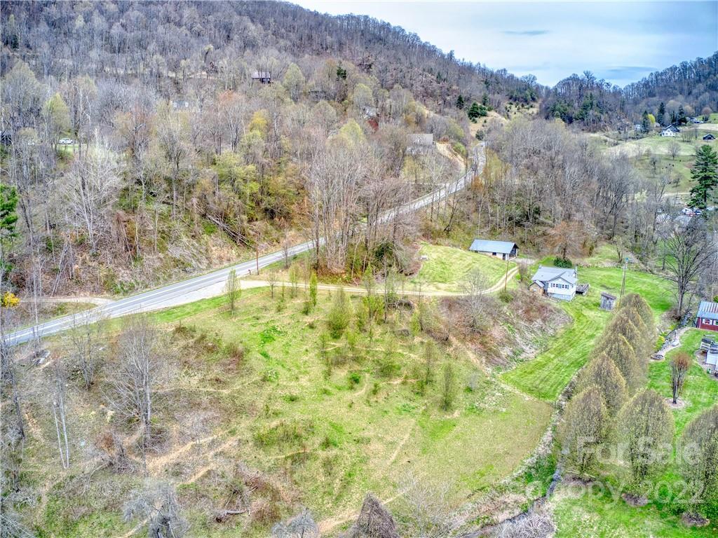 2418 Pigeon Road Waynesville, NC 28786 - Photo 8 of 32 Gallery Image 8