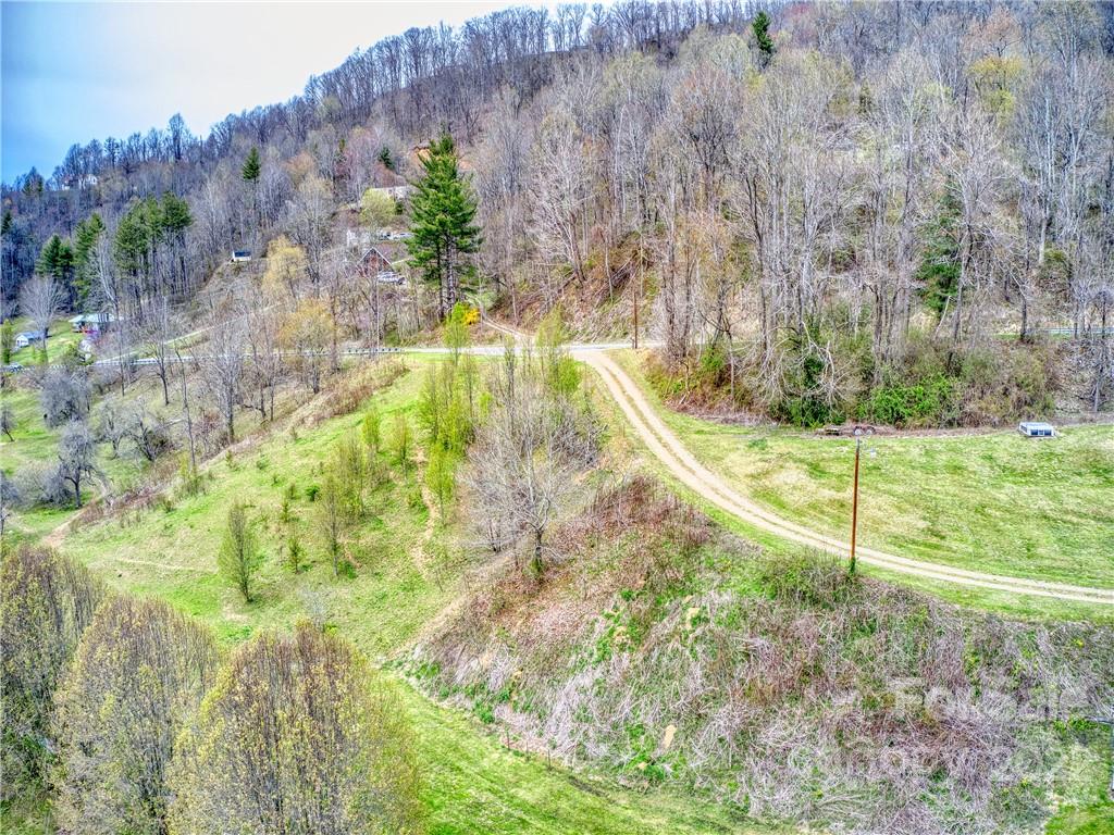 2418 Pigeon Road Waynesville, NC 28786 - Photo 10 of 32 Gallery Image 10