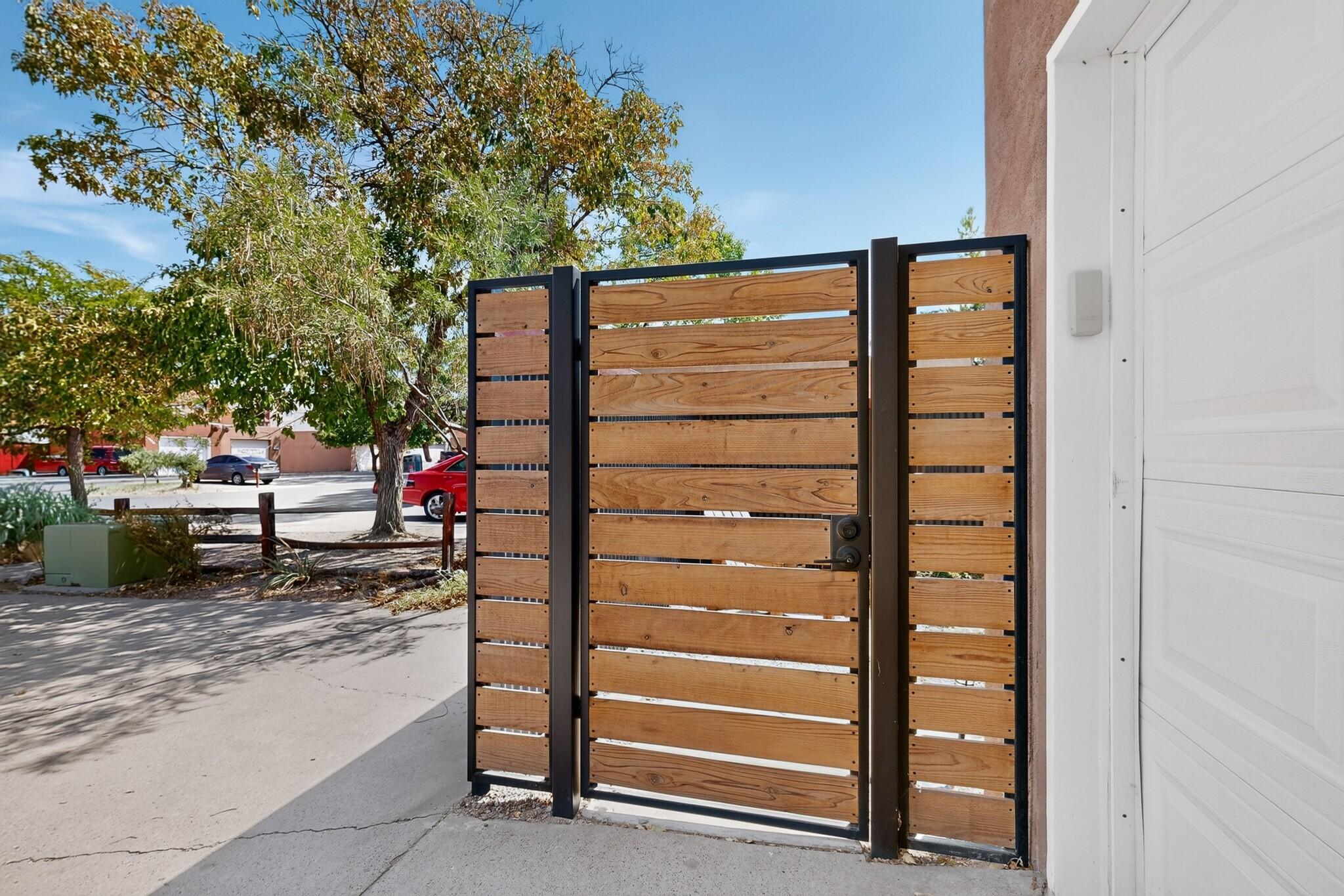 560 Berry Road Northwest Albuquerque, NM 87107 - Photo 3 of 37 Gallery Image 3
